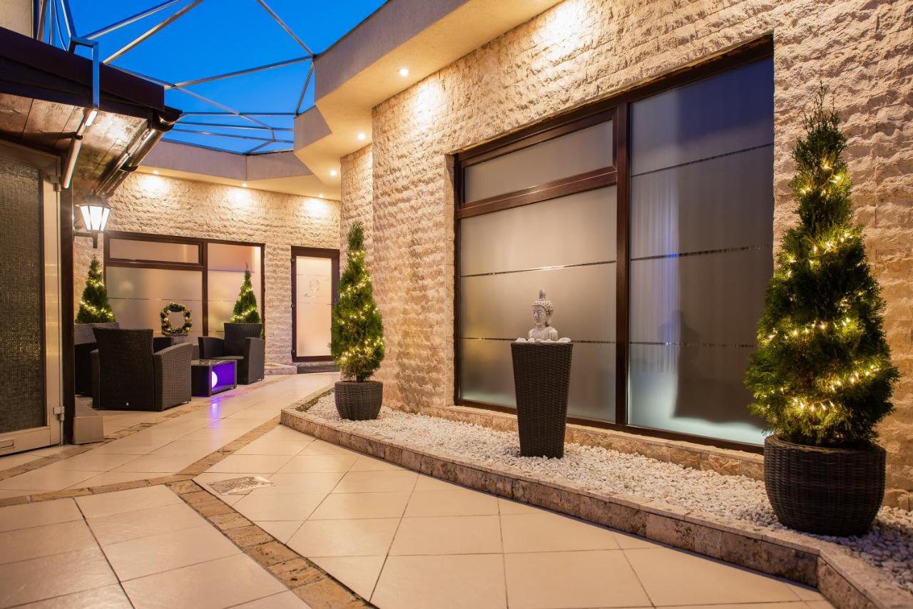 H&V Residence - Diamond Bungalow Apartment Arad Exterior foto